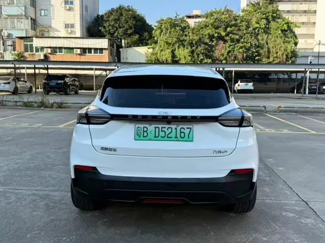 Geely Geometry M6 — Фото автомобиля 5
