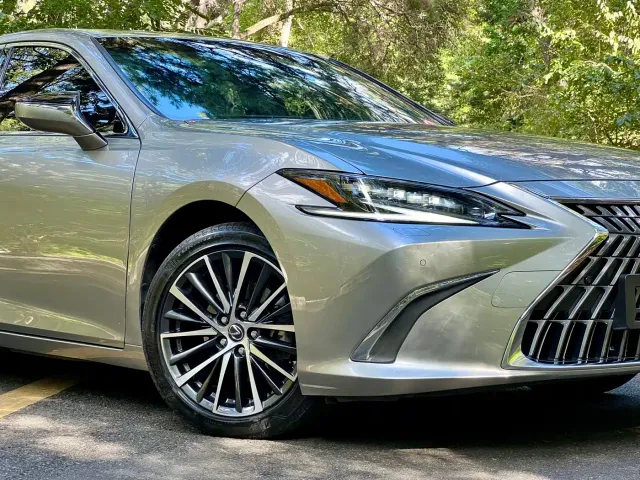 Lexus ES — Фото автомобиля 10
