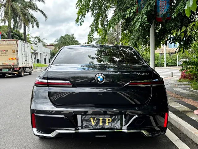 BMW 7 Series — Фото автомобиля 8