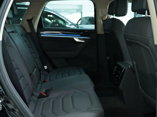 Volkswagen Touareg — Фото автомобиля 12