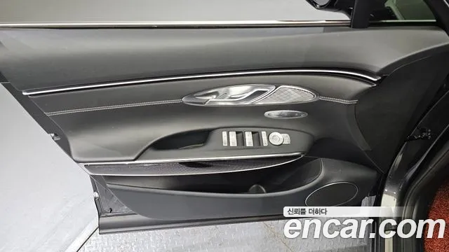Genesis GV70 — Фото автомобиля 24