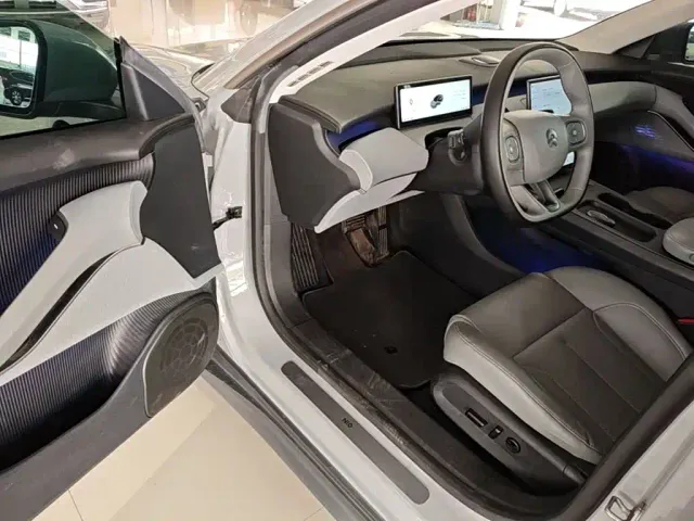 Nio ET5 — Фото автомобиля 15