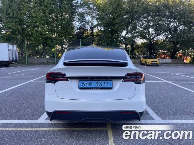 Tesla Model X — Фото автомобиля 4