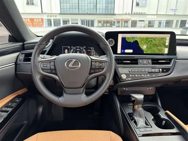 Lexus ES — Фото автомобиля 11
