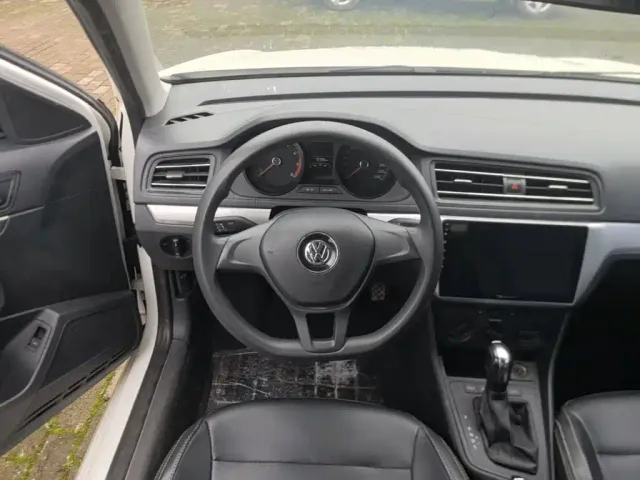 Volkswagen Lavida — Фото автомобиля 10