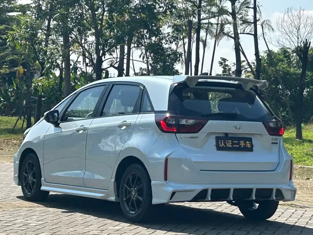 Honda Fit — Фото автомобиля 4