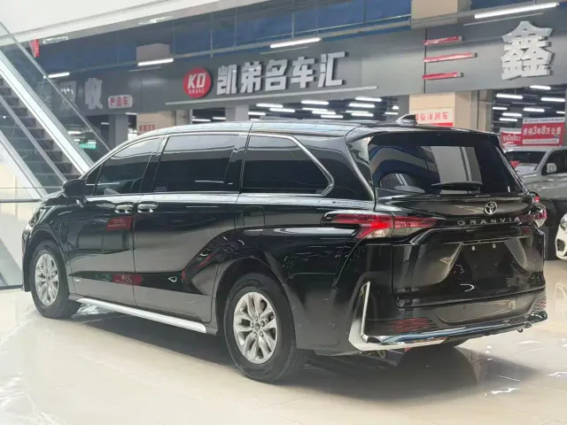 Toyota Granvia — Фото автомобиля 14