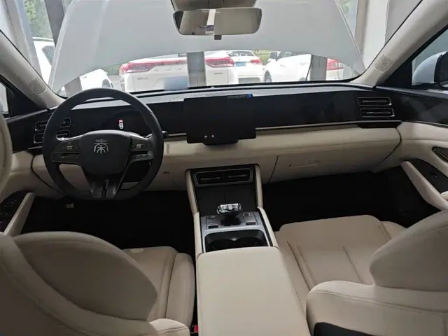 BYD Qin L — Фото автомобиля 9