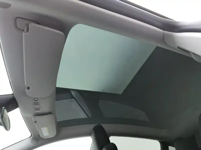 Tesla Model Y — Фото автомобиля 14