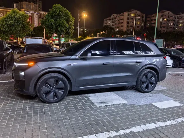 Li Auto L6 — Фото автомобиля 4