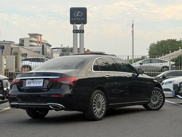 Mercedes-Benz E-Class — Фото автомобиля 6