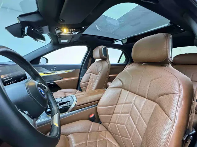 BMW i7 — Фото автомобиля 19
