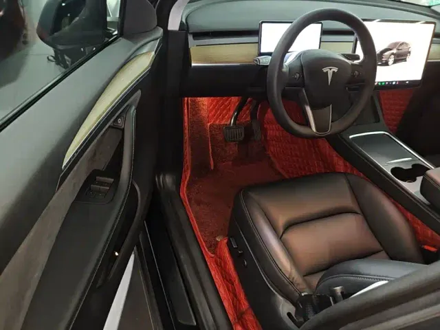 Tesla Model Y — Фото автомобиля 15