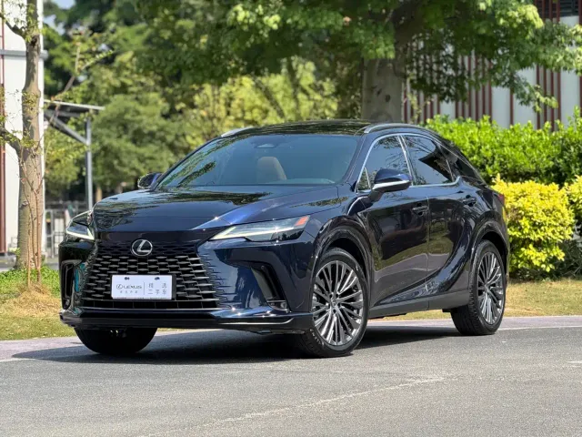 Фотография автомобиля — Lexus RX