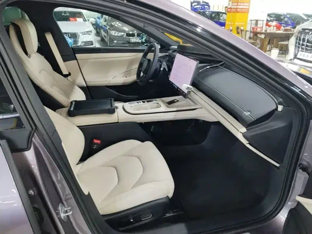 Xiaomi SU7 — Фото автомобиля 24