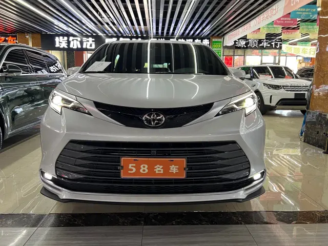 Фотография автомобиля — Toyota Sienna