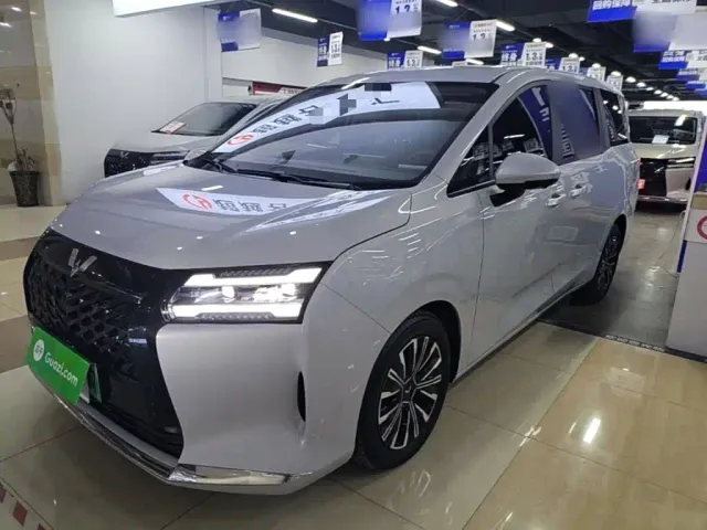 Фотография автомобиля — Wuling Starlight 730