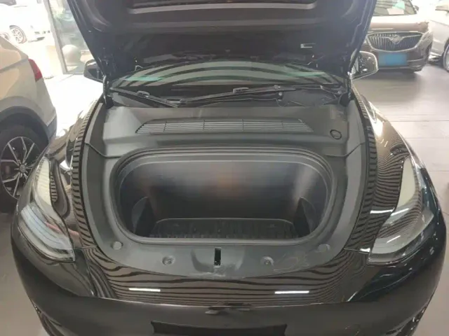 Tesla Model Y — Фото автомобиля 15