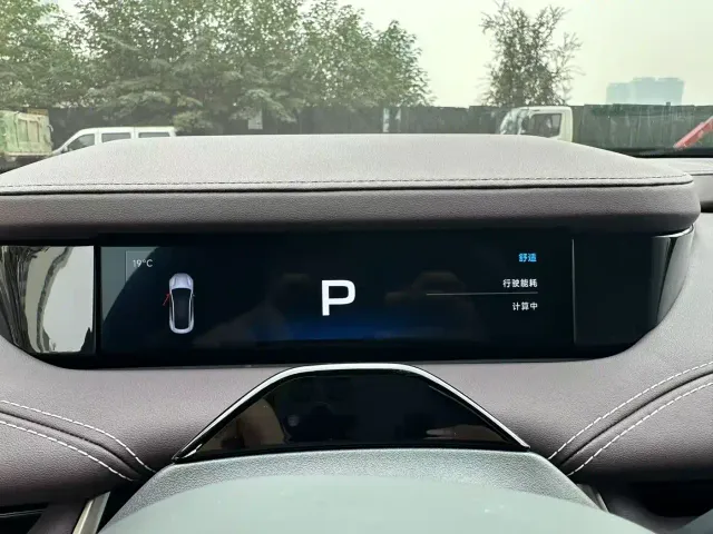 Xiaomi SU7 — Фото автомобиля 13