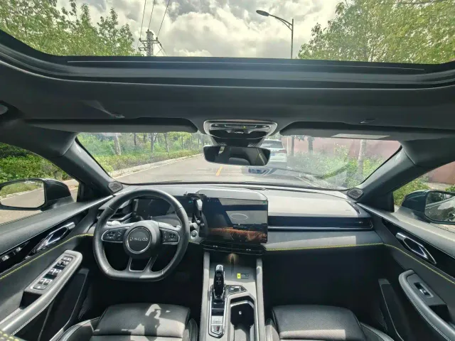 Lynk & Co 03 — Фото автомобиля 11