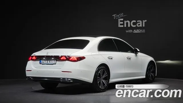 Mercedes-Benz E-Class — Фото автомобиля 2