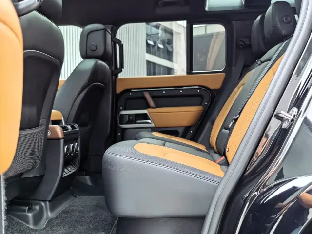 Land Rover Defender — Фото автомобиля 11