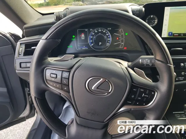 Lexus ES — Фото автомобиля 13