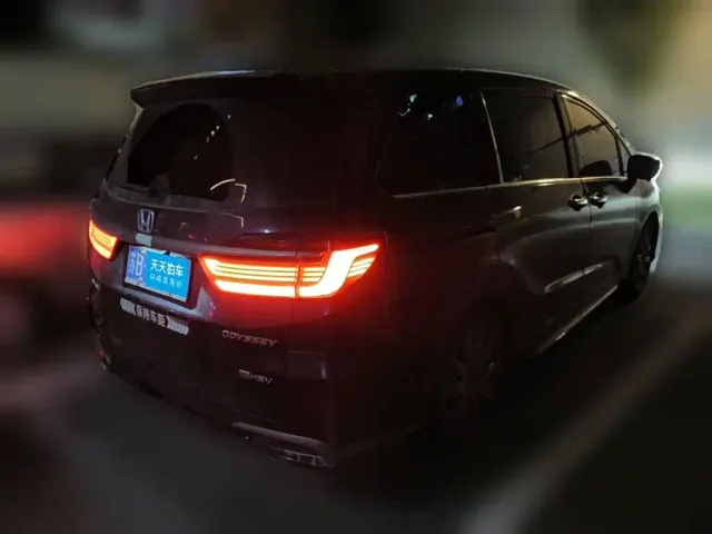 Honda Odyssey — Фото автомобиля 2