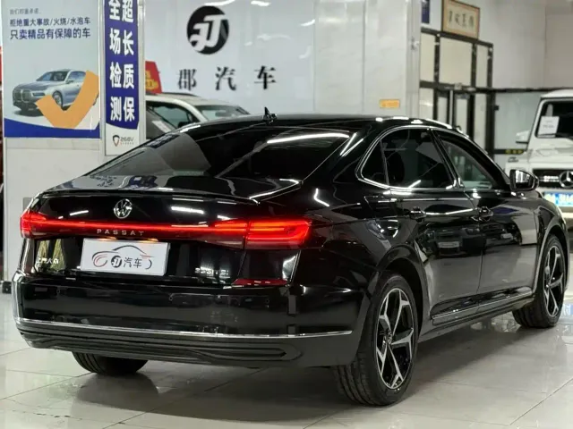 Volkswagen Passat — Фото автомобиля 3