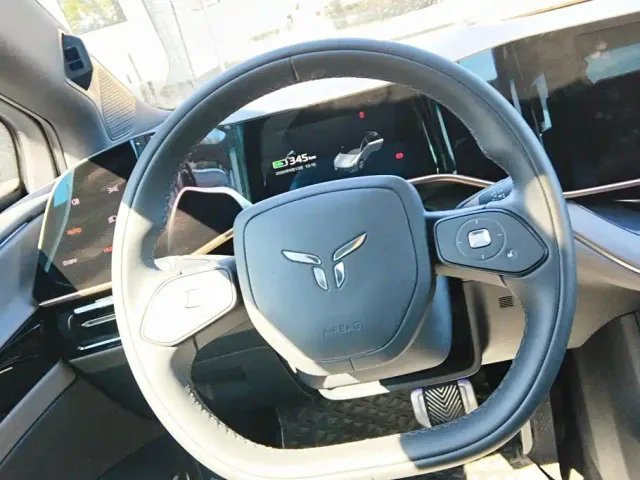Hongqi EH7 — Фото автомобиля 15