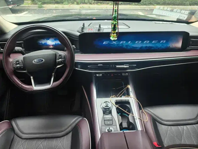 Ford Explorer — Фото автомобиля 12