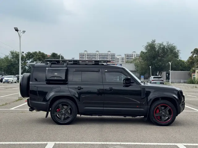 Land Rover Defender — Фото автомобиля 12