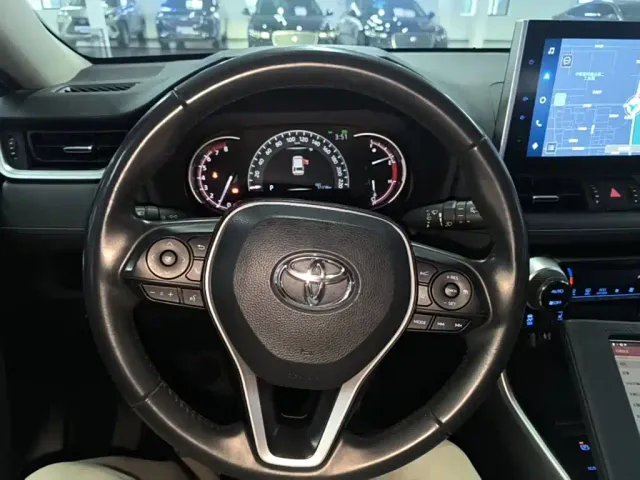 Toyota RAV4 — Фото автомобиля 10