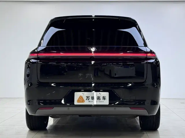 Li Auto L8 — Фото автомобиля 4