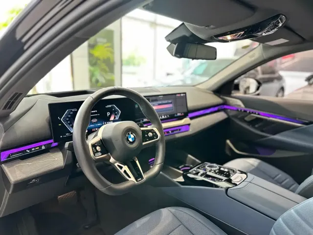 BMW 5 Series — Фото автомобиля 12