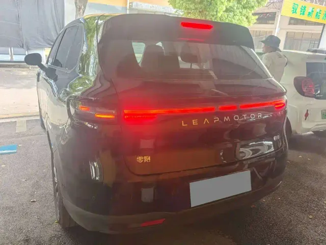 Leapmotor B10 — Фото автомобиля 7