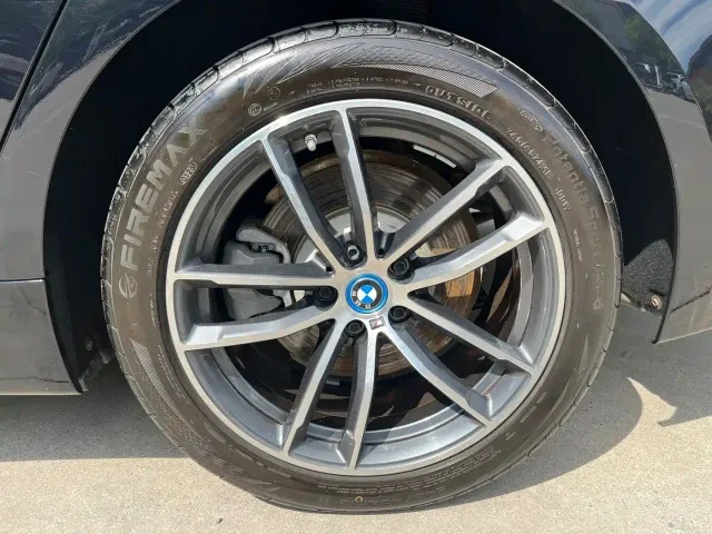 BMW 5 Series — Фото автомобиля 17