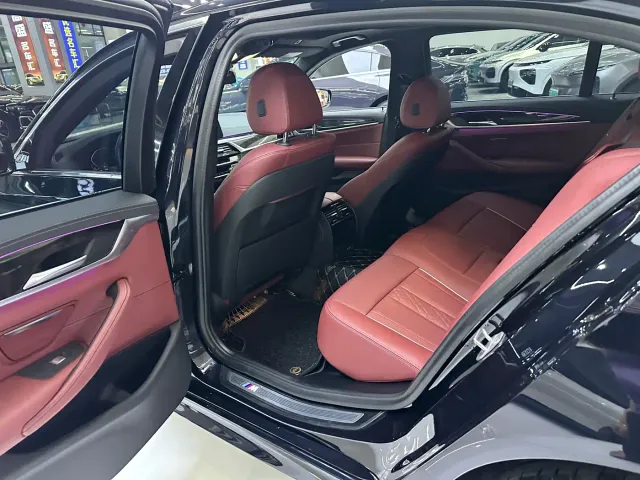 BMW 5 Series — Фото автомобиля 11