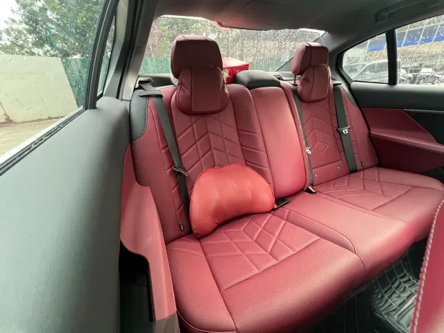 BMW 5 Series — Фото автомобиля 17