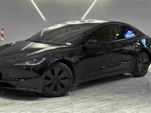 Tesla Model 3 — Фото автомобиля 2