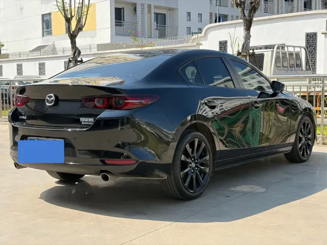 Mazda Axela — Фото автомобиля 4