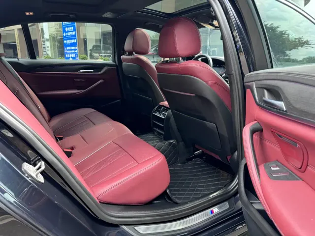 BMW 5 Series — Фото автомобиля 12