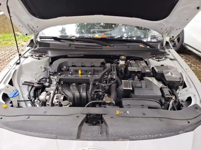 Hyundai Elantra — Фото автомобиля 16