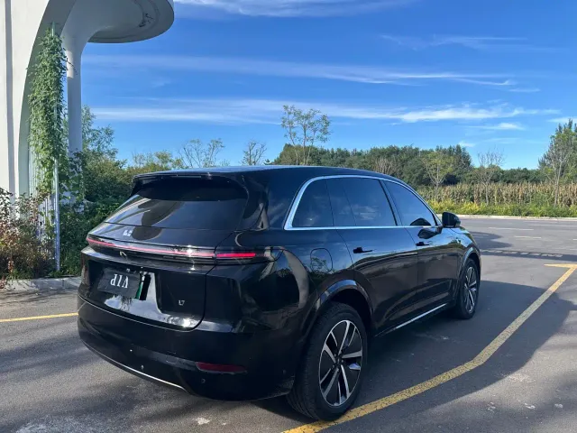 Li Auto L7 — Фото автомобиля 9