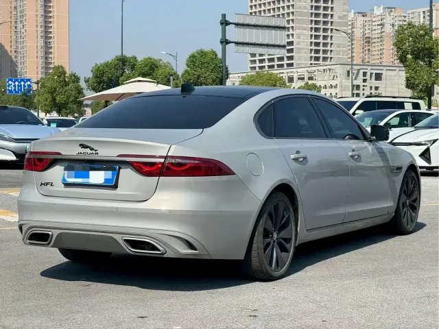 Jaguar XFL — Фото автомобиля 6