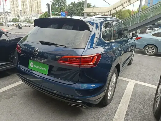 Volkswagen Touareg — Фото автомобиля 6
