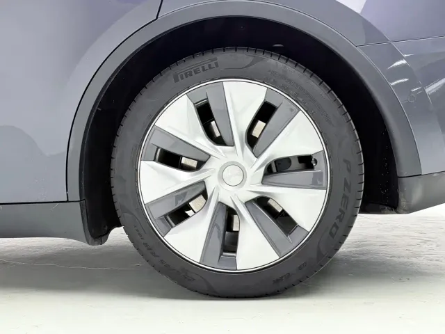 Tesla Model Y — Фото автомобиля 20