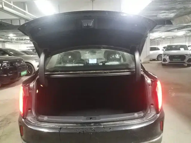Hongqi E-QM5 — Фото автомобиля 15