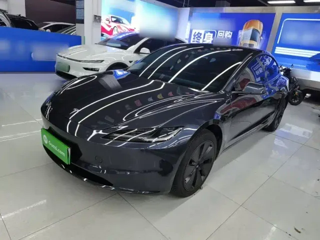 Фотография автомобиля — Tesla Model 3