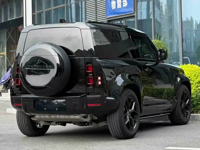 Land Rover Defender — Фото автомобиля 3